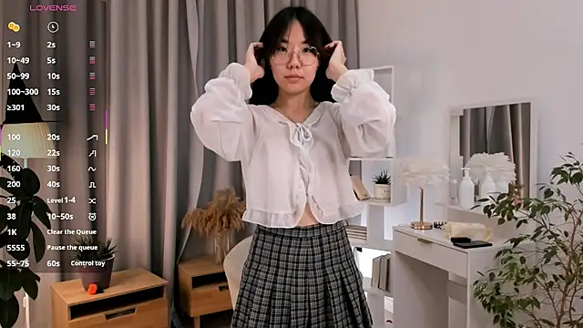 Snapshot of UdelaDodson chatting on 11-15-25, 01:09 UdelaDodson online show from 11-15-25, 01:09