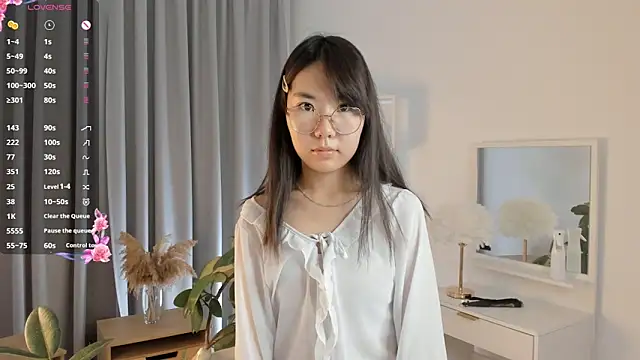 Snapshot of UdelaDodson chatting on 09-12-25, 03:34 UdelaDodson online show from 09-12-25, 03:34