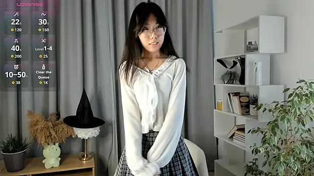 Snapshot of UdelaDodson chatting on 10-15-25, 01:26 UdelaDodson online show from 10-15-25, 01:26