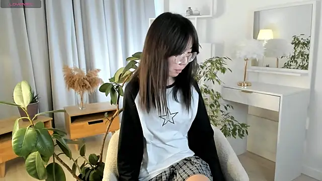 Snapshot of UdelaDodson chatting on 10-12-25, 04:03 UdelaDodson online show from 10-12-25, 04:03