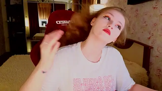 Jenny Skinner20 online show from 12-16-25, 04:33