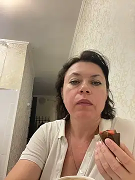 Kiravix online show from 10-14-25, 03:34