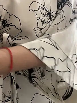 Kiravix online show from 04-12-26, 05:27