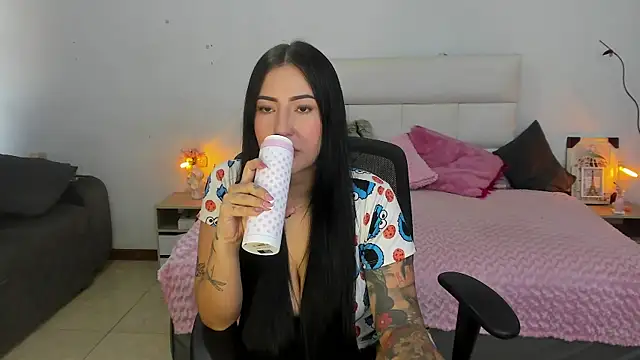 hannahdvil1 online show from 03-26-26, 12:25