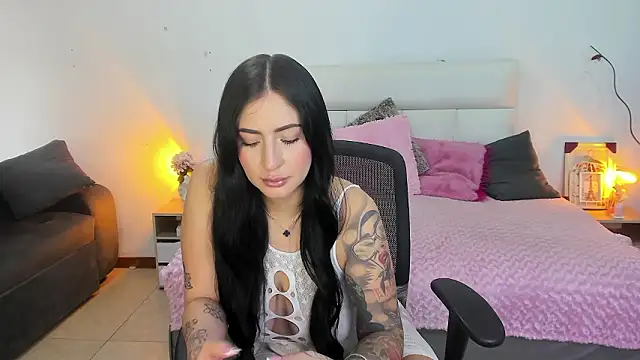 hannahdvil1 online show from 03-11-26, 12:32