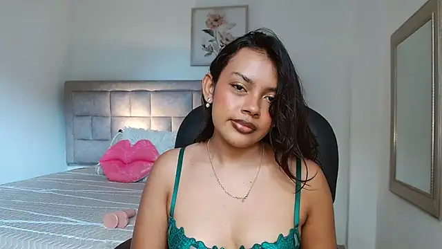 Snapshot of Mariannexoxx chatting on 12-22-25, 06:08 Mariannexoxx online show from 12-22-25, 06:08
