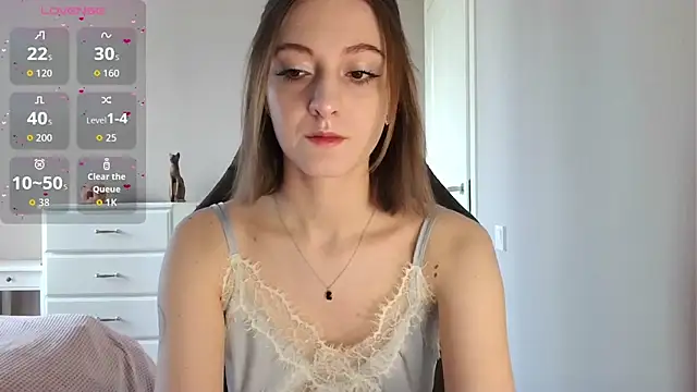 Snapshot of white_liillyy chatting on 06-14-26, 10:49 white liillyy online show from 06-14-26, 10:49