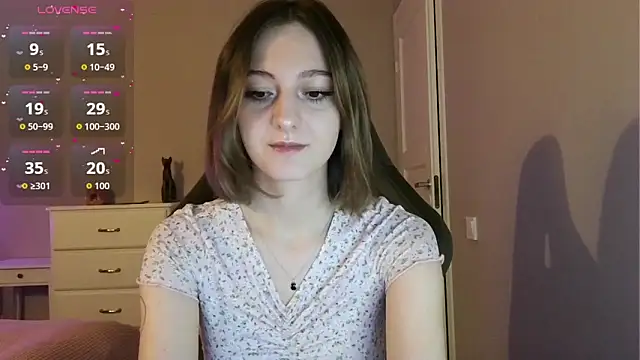 Snapshot of white_liillyy chatting on 06-15-26, 07:57 white liillyy online show from 06-15-26, 07:57
