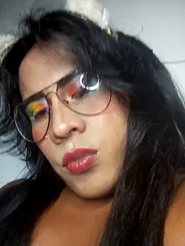 Snapshot of angela_bigdick chatting on 10-27-25, 02:45 angela bigdick online show from 10-27-25, 02:45