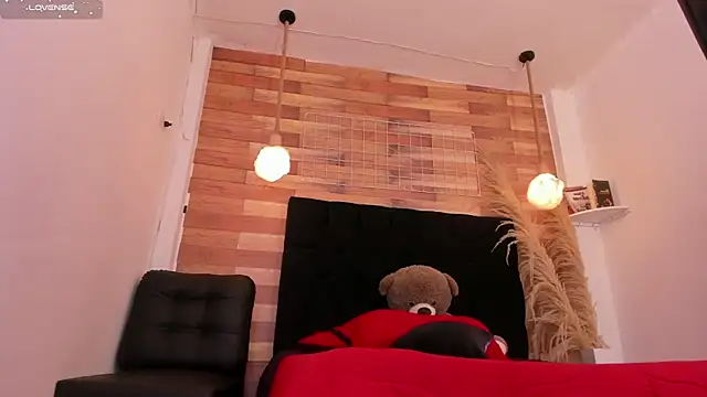 Snapshot of Emily_brown04 chatting on 12-18-25, 11:14 Emily brown04 online show from 12-18-25, 11:14