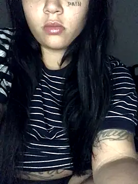 Snapshot of Babebommer chatting on 12-04-25, 04:11 Babebommer online show from 12-04-25, 04:11