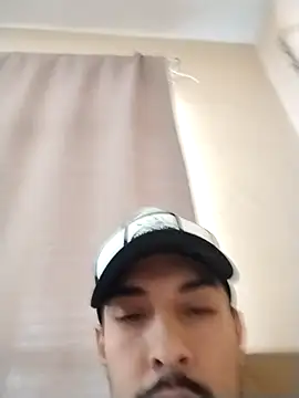 Snapshot of Gato33311 chatting on 03-12-26, 04:44 Gato33311 online show from 03-12-26, 04:44