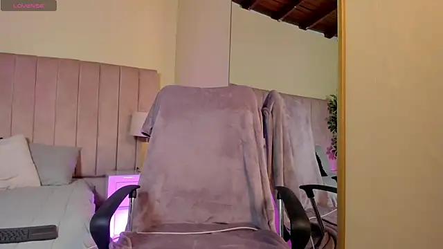 Mia mtnz02 online show from 09-11-25, 03:56