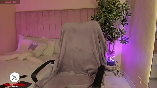 Mia mtnz02 online show from 02-08-26, 02:20