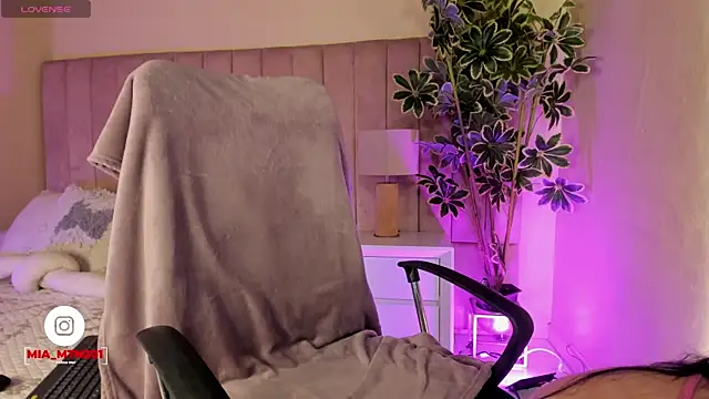 Mia mtnz02 online show from 03-06-26, 04:18