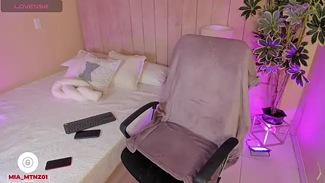 Mia mtnz02 online show from 11-10-25, 01:21