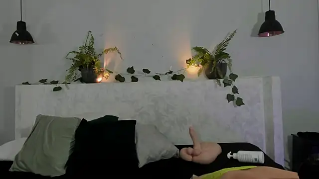 victoria flores1 online show from 11-21-25, 12:53