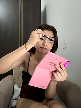 MarianaNinfa online show from 10-18-25, 02:13