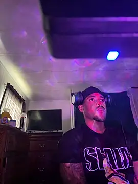 Snapshot of tyrek5051 chatting on 10-19-25, 03:04 tyrek5051 online show from 10-19-25, 03:04