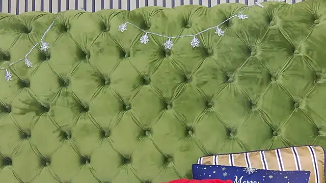 LunaHart online show from 12-18-25, 04:22