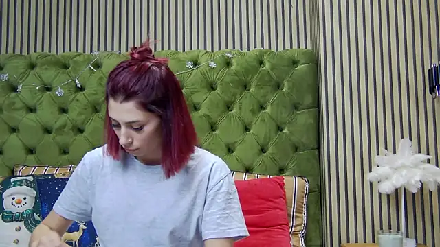 LunaHart online show from 12-21-25, 03:36