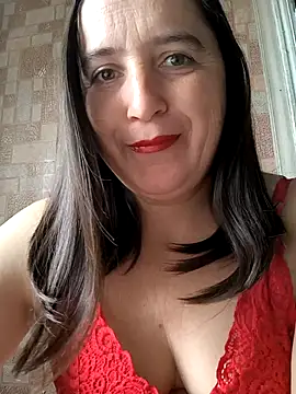 Snapshot of EvelinCutex chatting on 10-08-25, 06:04 EvelinCutex online show from 10-08-25, 06:04