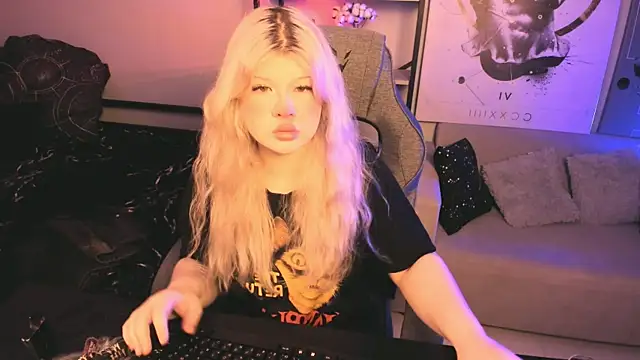 LilithNelson online show from 10-25-25, 05:46