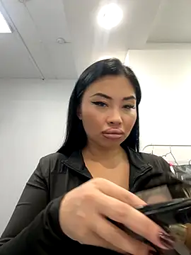 Snapshot of Mia_stepMOM chatting on 10-05-25, 06:26 Mia stepMOM online show from 10-05-25, 06:26