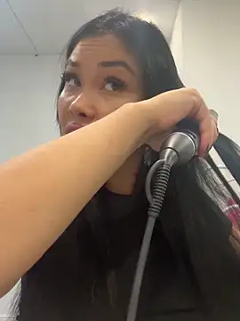 Snapshot of Mia_stepMOM chatting on 09-27-25, 08:09 Mia stepMOM online show from 09-27-25, 08:09