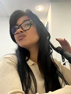 Snapshot of Mia_stepMOM chatting on 09-14-25, 05:52 Mia stepMOM online show from 09-14-25, 05:52