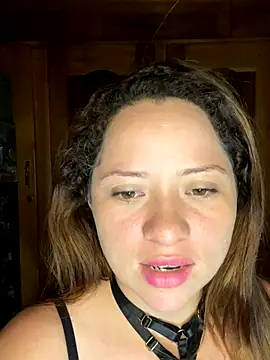 Snapshot of sabrossa chatting on 10-27-25, 04:13 sabrossa online show from 10-27-25, 04:13