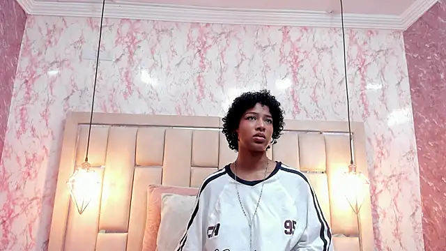 WILD FIREE  online show from 11-06-25, 08:02