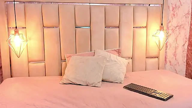 Snapshot of WILD_FIREE_ chatting on 10-12-25, 08:10 WILD FIREE  online show from 10-12-25, 08:10