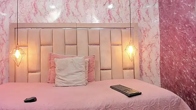 WILD FIREE  online show from 12-15-25, 08:03