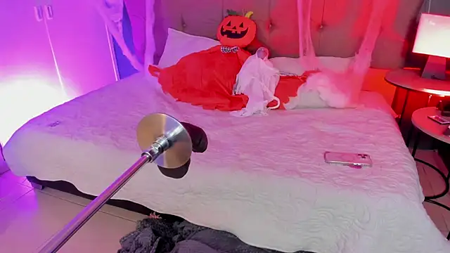 Karol Pagee online show from 10-24-25, 04:00