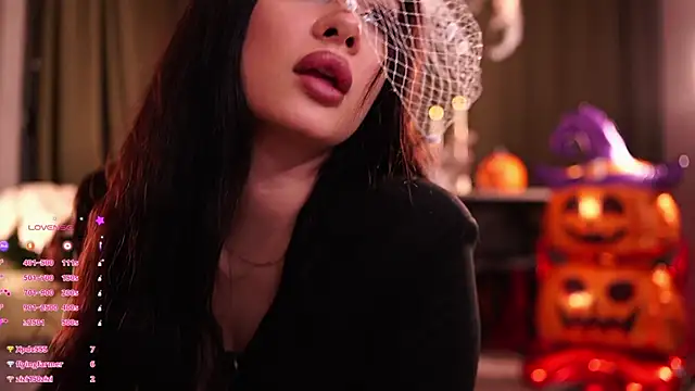 MaryHols online show from 10-31-25, 04:14