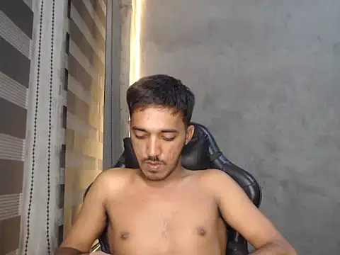 Snapshot of RowyCam chatting on 09-10-25, 02:38 RowyCam online show from 09-10-25, 02:38