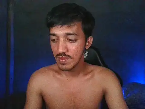 Snapshot of RowyCam chatting on 10-28-25, 03:33 RowyCam online show from 10-28-25, 03:33