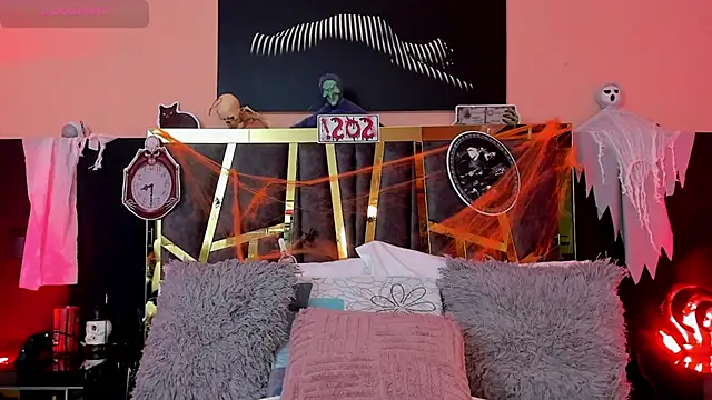 ScarletTorres online show from 10-29-25, 07:02