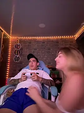 Melissa coll online show from 11-18-25, 06:28