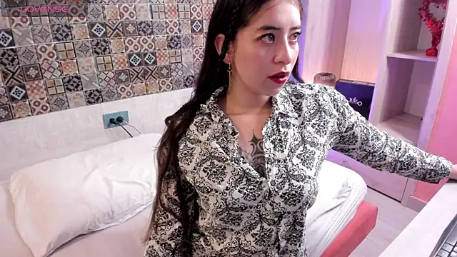 Keyla ruiz  online show from 10-24-25, 11:53