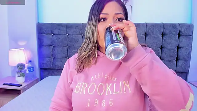 isabella horney  online show from 09-25-25, 07:31