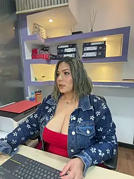 isabella horney  online show from 05-19-26, 12:34
