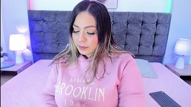 isabella horney  online show from 12-01-25, 07:48