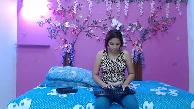 Snapshot of skinnybarbie022 chatting on 02-06-26, 02:51 skinnybarbie022 online show from 02-06-26, 02:51