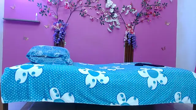 skinnybarbie022 online show from 06-08-26, 12:49