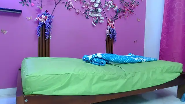 skinnybarbie022 online show from 05-04-26, 12:14
