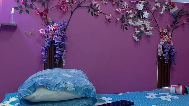 skinnybarbie022 online show from 01-10-26, 12:28