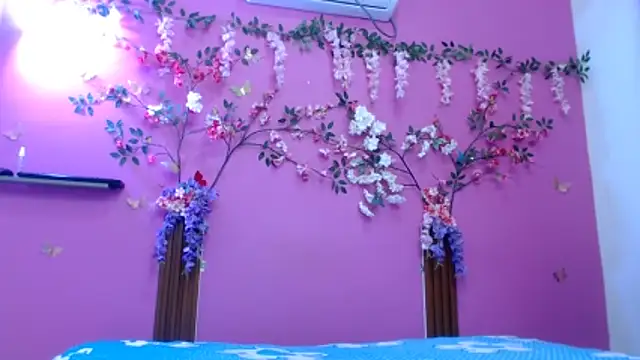 skinnybarbie022 online show from 04-23-26, 12:50