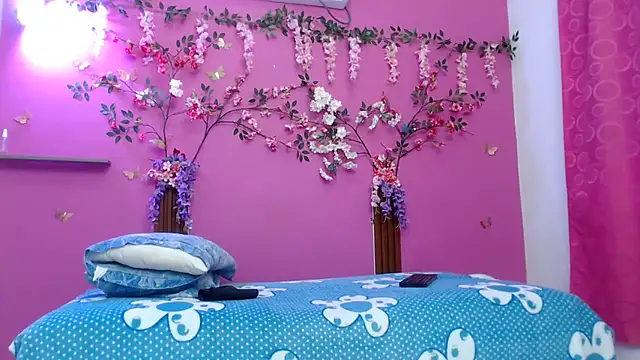 skinnybarbie022 online show from 05-08-26, 12:47
